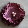Brosa din saten roz vintage franjurat, tulle negru franjurat si perle de sticla roz delicat; dim. 8-9 cm; VANDUTA