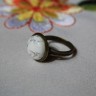 ,,Howlit…bronzat”, inel realizat din piatra de howlit alb cu nervuri gri (cu alura vintage), de 1.2 cm, incadrata in baza de bronz reglabila; intregul aspect al inelului are o alura vintage, romantica; VANDUT